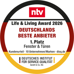 Rundes Siegel ntv Life & Living Award 2026 Deutschlands beste Anbieter 1. Platz Fenster und Türen Kundenurteil 10 Unternehmen/Marken, disq.de, Deutsches Institus für Service-Qualität GmbH & Co. KG